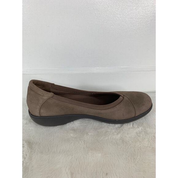 G.H. Bass & Co. Womens Taupe Suede Flats Size 10 - Picture 5 of 10